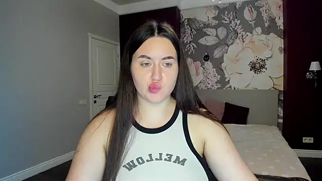 Roxie Bradley online show from 12/22/25, 06:43