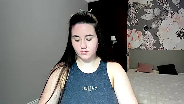 Roxie Bradley online show from 02/19/26, 07:37