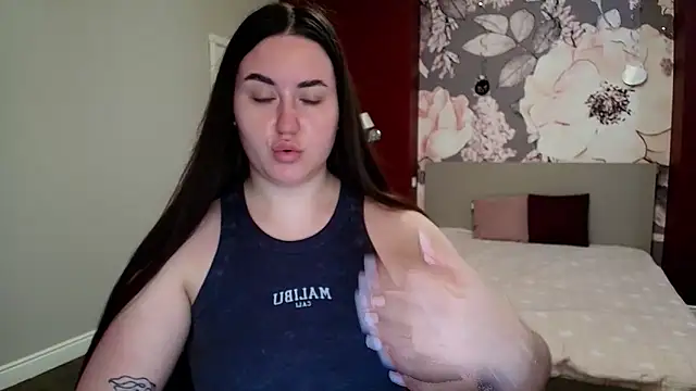 Roxie Bradley online show from 04/13/26, 05:46