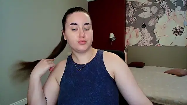 Snapshot of Roxie_Bradley chatting on 06/17/26, 06:49 Roxie Bradley online show from 06/17/26, 06:49