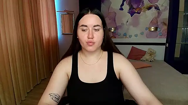 Snapshot of Roxie_Bradley chatting on 07/20/26, 05:44 Roxie Bradley online show from 07/20/26, 05:44