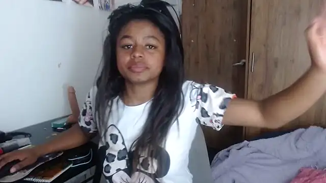 Snapshot of charlott7 chatting on 12/16/24, 04:27 charlott7 online show from 12/16/24, 04:27