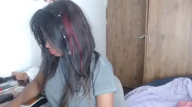 Snapshot of charlott7 chatting on 12/17/24, 01:50 charlott7 online show from 12/17/24, 01:50