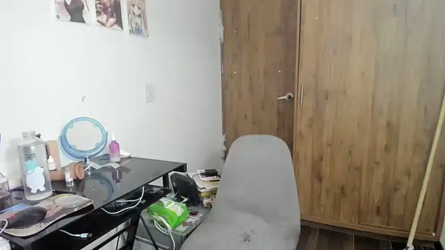 Snapshot of charlott7 chatting on 02/01/25, 01:23 charlott7 online show from 02/01/25, 01:23