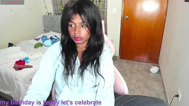 Snapshot of charlott7 chatting on 06/08/26, 03:29 charlott7 online show from 06/08/26, 03:29