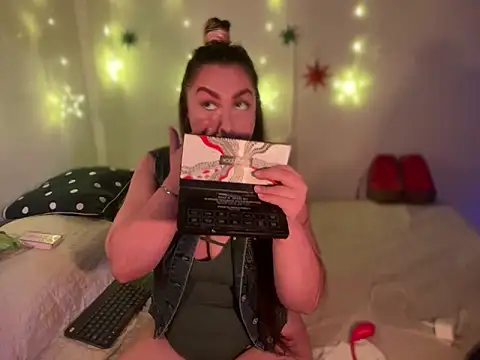 Im sophiie online show from 12/19/24, 05:40