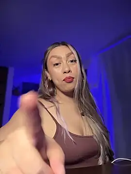 Im sophiie online show from 10/26/25, 06:41