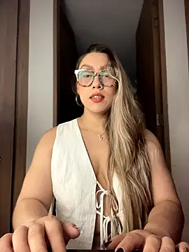 Im sophiie online show from 04/21/26, 07:14