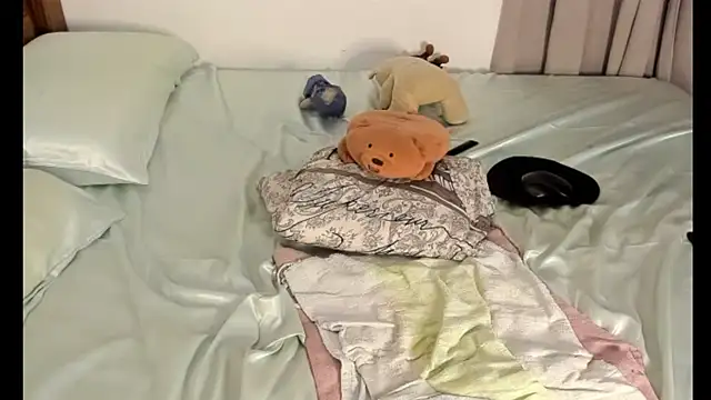  yisela  online show from 01/10/25, 04:12