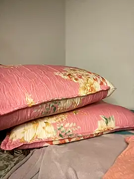  yisela  online show from 10/28/25, 01:31