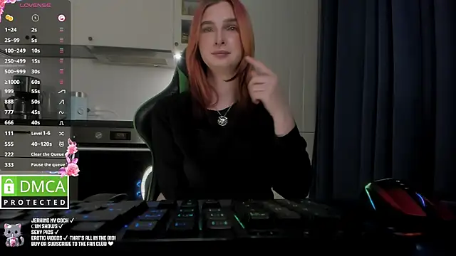 Snapshot of Lee_Loo chatting on 12/13/24, 03:43 Lee Loo online show from 12/13/24, 03:43