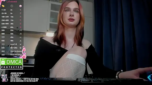 Snapshot of Lee_Loo chatting on 01/06/25, 04:02 Lee Loo online show from 01/06/25, 04:02