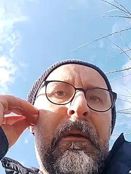 Snapshot of BuckWessle chatting on 02/20/25, 01:19 BuckWessle online show from 02/20/25, 01:19