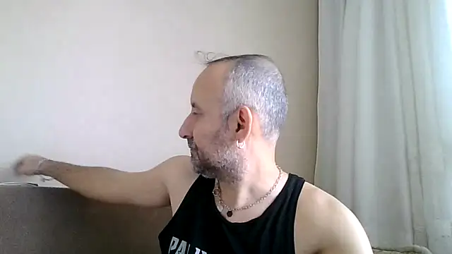 Snapshot of BuckWessle chatting on 11/03/25, 10:05 BuckWessle online show from 11/03/25, 10:05