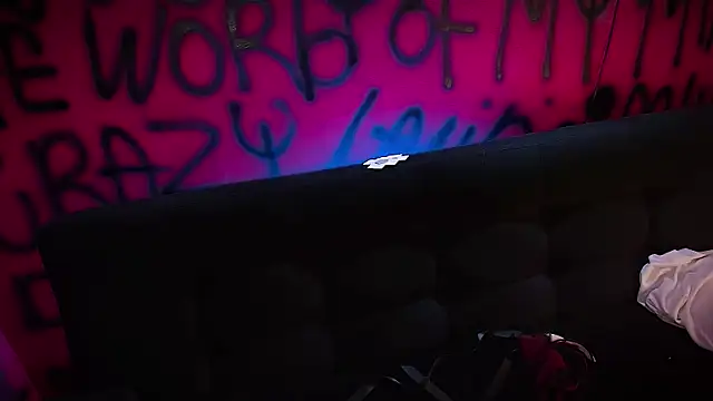 Laura takint online show from 02/04/25, 04:08