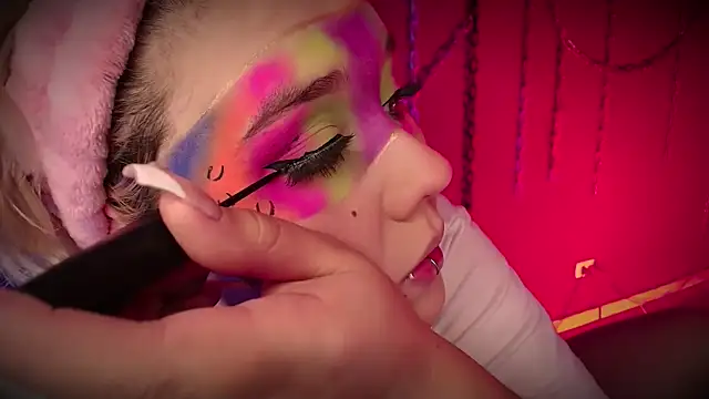 Laura takint online show from 03/13/25, 04:01