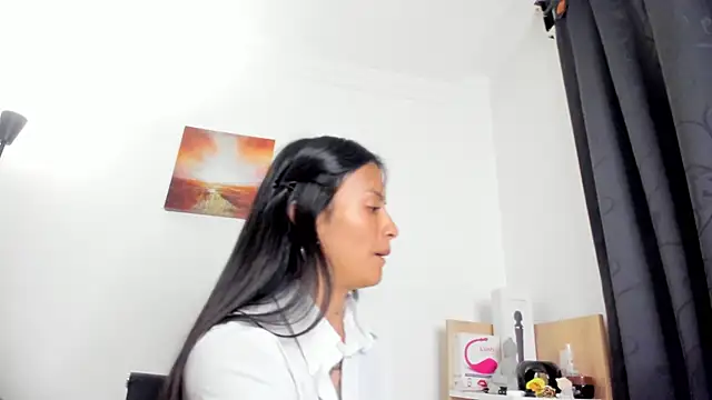 nia  white online show from 02/20/26, 12:07