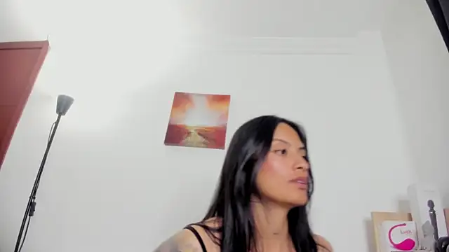 nia  white online show from 05/19/26, 02:07