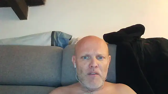 Snapshot of davigochi77bcn chatting on 11/12/25, 06:52 davigochi77bcn online show from 11/12/25, 06:52