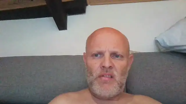 Snapshot of davigochi77bcn chatting on 11/26/25, 11:17 davigochi77bcn online show from 11/26/25, 11:17