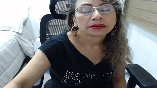 Snapshot of jesy_hot chatting on 05/15/26, 01:56 jesy hot online show from 05/15/26, 01:56