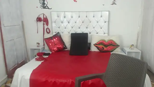 Sweetbigcatt online show from 04/12/26, 04:50