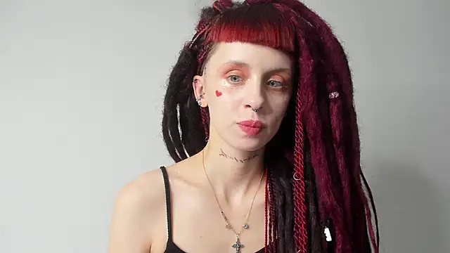 Snapshot of FlowerOfSin2001 chatting on 02/27/25, 01:28 FlowerOfSin2001 online show from 02/27/25, 01:28