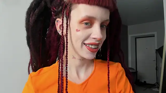 Snapshot of FlowerOfSin2001 chatting on 03/03/25, 03:42 FlowerOfSin2001 online show from 03/03/25, 03:42