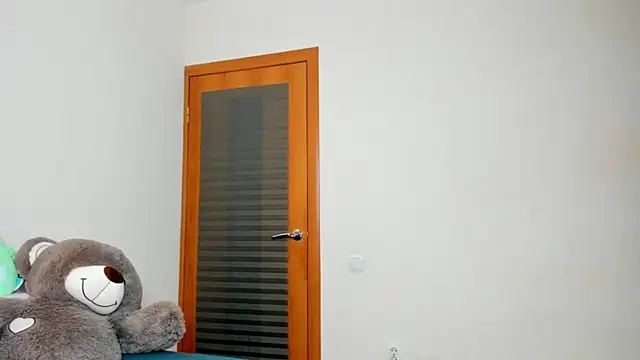 Snapshot of FlowerOfSin2001 chatting on 09/19/25, 04:51 FlowerOfSin2001 online show from 09/19/25, 04:51