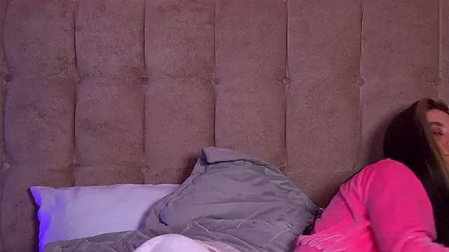 Snapshot of RachelSimpson chatting on 02/07/25, 04:37 RachelSimpson online show from 02/07/25, 04:37