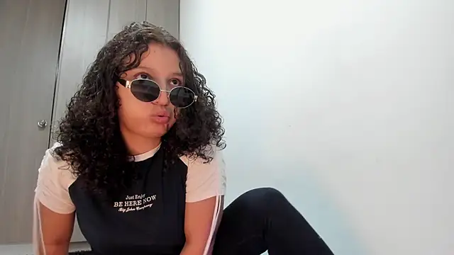 Snapshot of Cositarica_ chatting on 10/06/25, 01:41 Cositarica online show from 10/06/25, 01:41