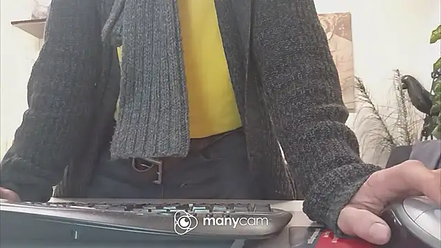 Snapshot of der_dino30 chatting on 12/25/24, 10:50 der dino30 online show from 12/25/24, 10:50