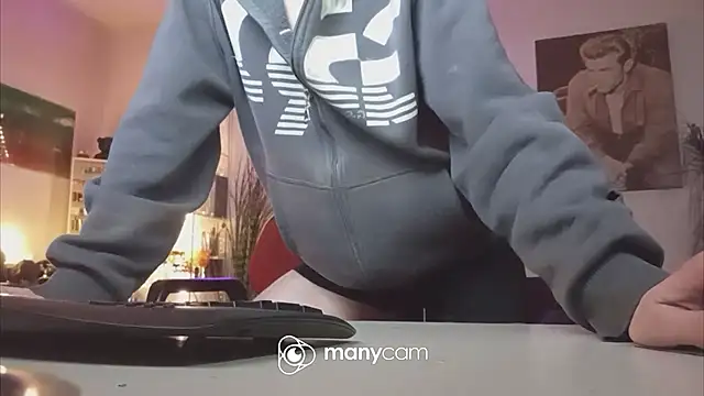 Snapshot of der_dino30 chatting on 01/14/25, 03:47 der dino30 online show from 01/14/25, 03:47