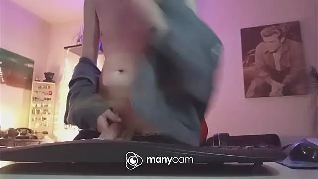 Snapshot of der_dino30 chatting on 01/14/25, 06:49 der dino30 online show from 01/14/25, 06:49