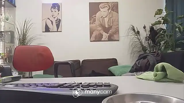 Snapshot of der_dino30 chatting on 02/07/25, 08:55 der dino30 online show from 02/07/25, 08:55