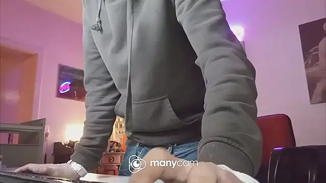 Snapshot of der_dino30 chatting on 02/10/25, 12:41 der dino30 online show from 02/10/25, 12:41