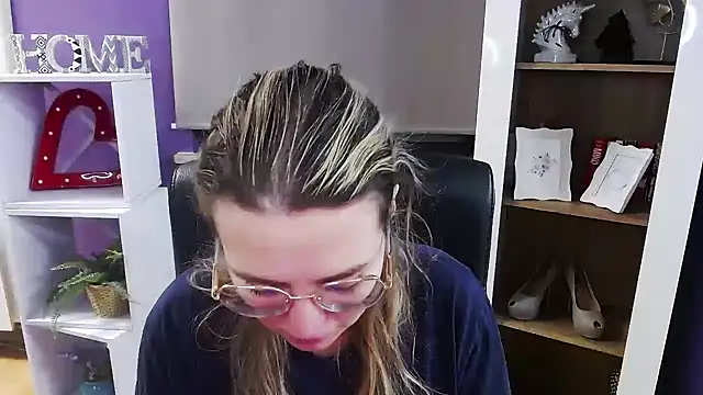 Zoey Erotic online show from 12/17/25, 06:19