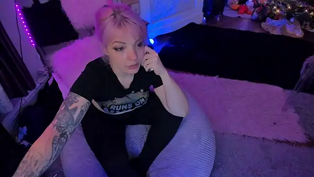 AliceW0lf online show from 12/16/25, 09:09