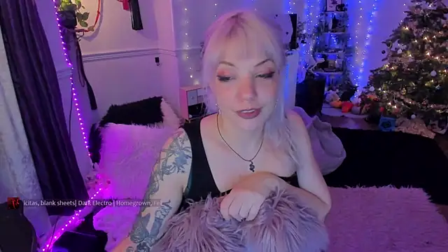 AliceW0lf online show from 01/12/26, 06:57