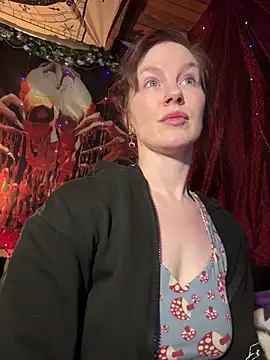 Snapshot of courtneyoccult chatting on 12/01/25, 09:47 courtneyoccult online show from 12/01/25, 09:47