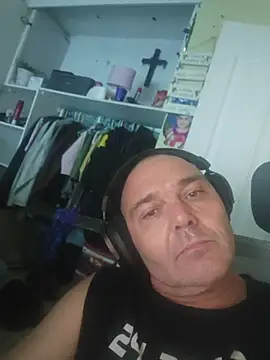 Snapshot of Brutus009 chatting on 01/06/26, 11:29 Brutus009 online show from 01/06/26, 11:29