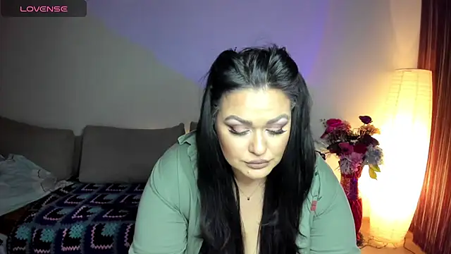 Snapshot of Laura_sinner chatting on 02/18/25, 11:19 Laura sinner online show from 02/18/25, 11:19