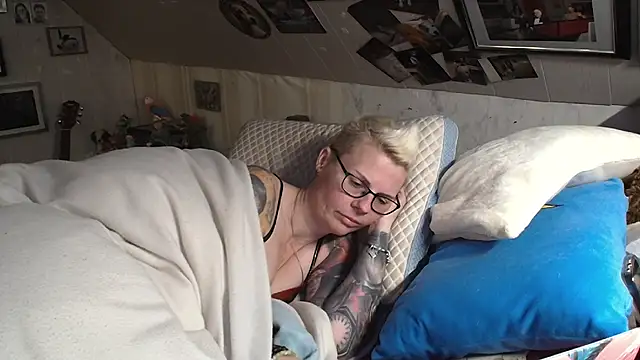 MaryG online show from 12/04/24, 09:13