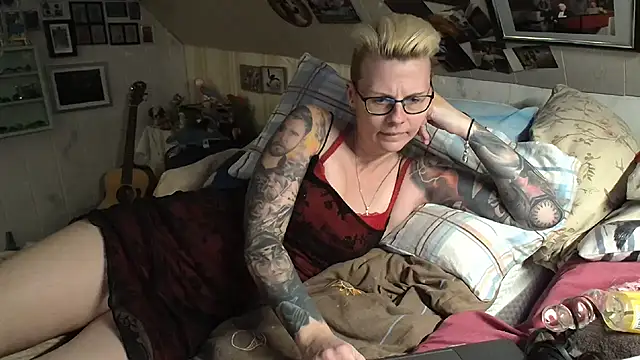 MaryG online show from 01/30/25, 05:06