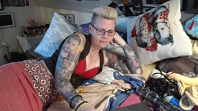 MaryG online show from 02/24/25, 02:48