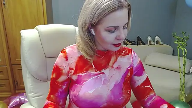 Snapshot of Cute_sun chatting on 12/14/24, 09:45 Cute sun online show from 12/14/24, 09:45