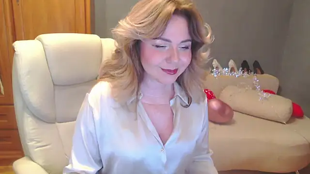 Cute sun online show from 04/17/26, 12:46