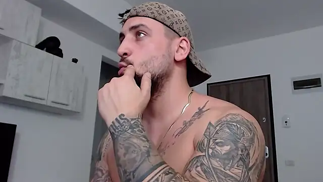 Snapshot of _DylanGreen chatting on 01/07/25, 01:03 DylanGreen online show from 01/07/25, 01:03