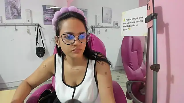 Snapshot of CAMILA--REY chatting on 02/09/26, 11:25 CAMILA--REY online show from 02/09/26, 11:25