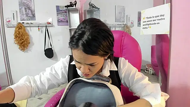 Snapshot of CAMILA--REY chatting on 02/25/26, 11:31 CAMILA--REY online show from 02/25/26, 11:31